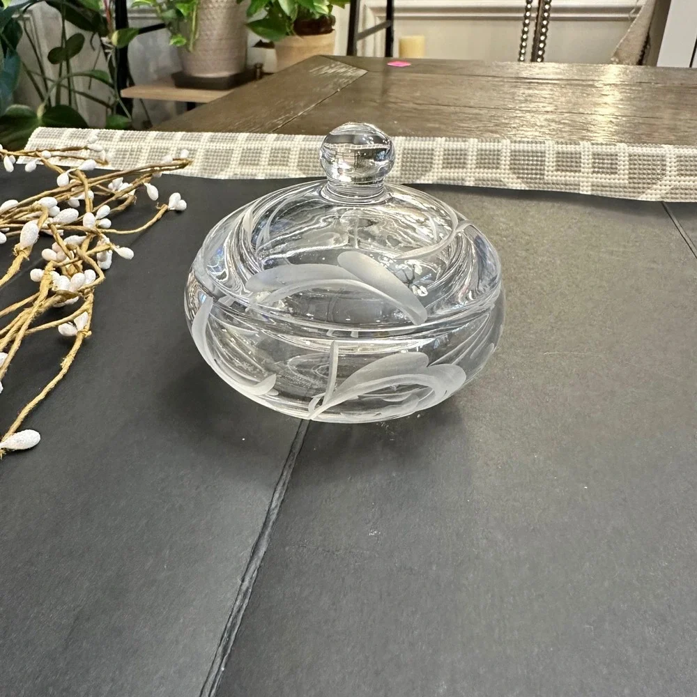 Marquis by Waterford Round‎ Covered Trinket / Powder Box~Yours Truly Pattern